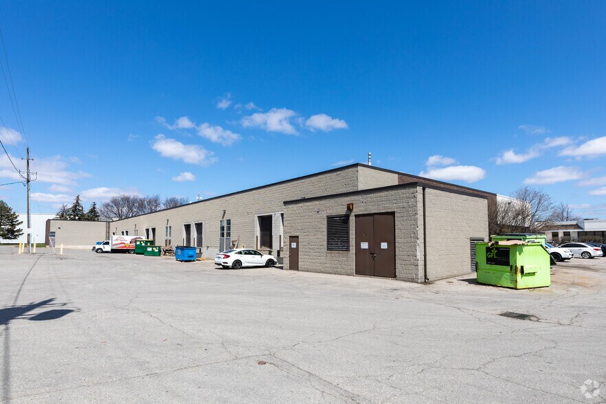 More Photos Of 2798 Thamesgate Dr, Mississauga Warehouse For Lease