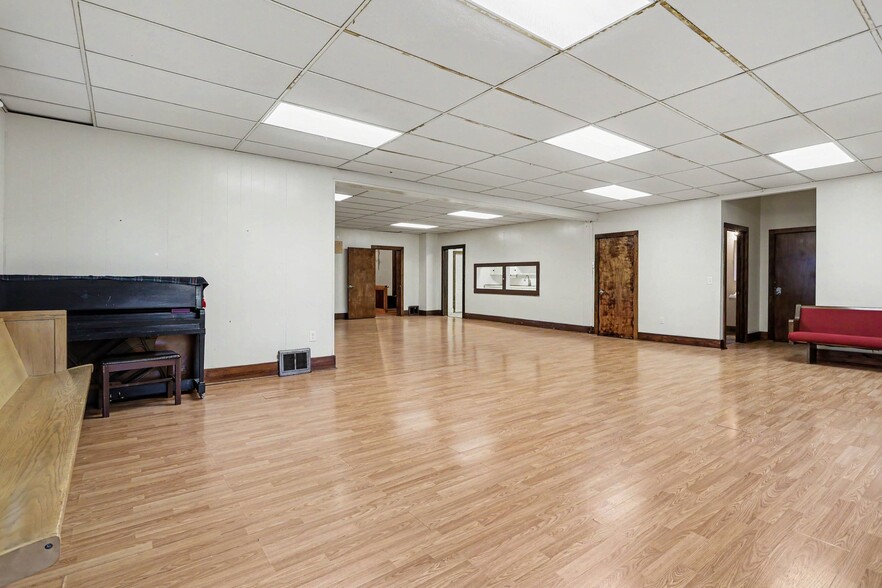 More Photos Of 9 W Shepard St, Hartford Religious Facility For Sale