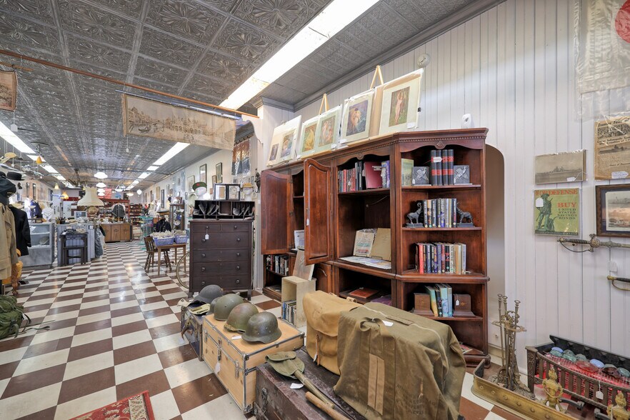 More Photos Of 511 Warren St, Hudson Storefront Retail Residential For Sale