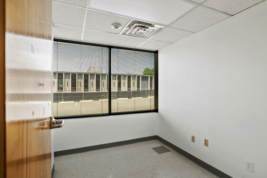 More Photos Of 235 Chestnut St, Springfield Office For Lease