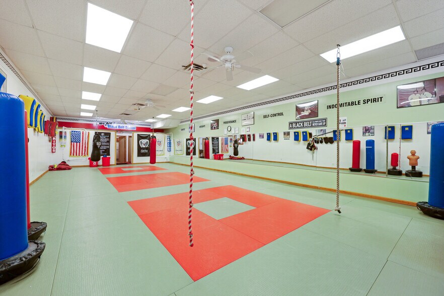 More Photos Of 266 Palisade Ave, Cliffside Park Storefront For Sale