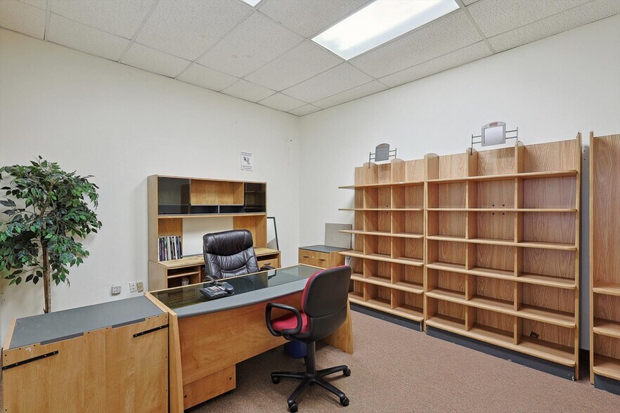 More Photos Of 6960 Marvin D Love Fwy, Dallas Freestanding For Sale