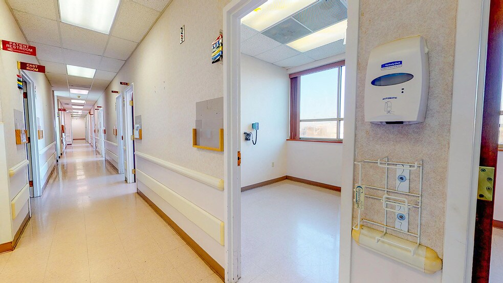 More Photos Of 125 Executive Dr, Danville Office For Sale