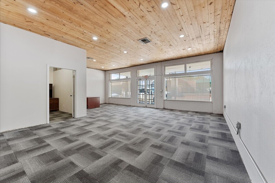 More Photos Of 313 E Main St, Humble Storefront Retail Office For Lease