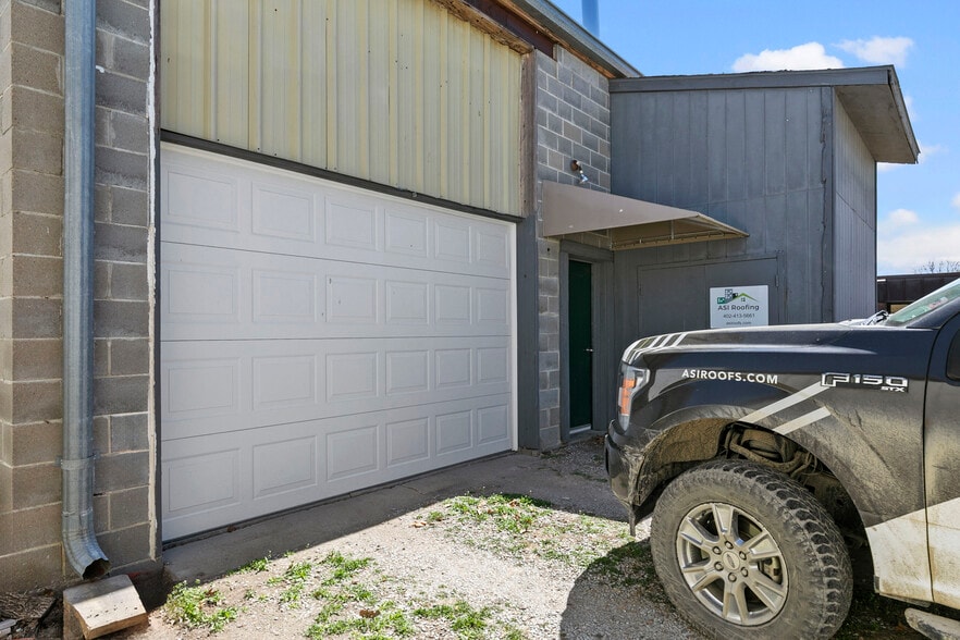 More Photos Of 3711 Touzalin Ave, Lincoln Service For Sale