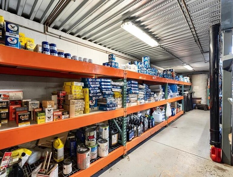 More Photos Of 158 Hwy 20 W, Fonthill Auto Repair For Sale