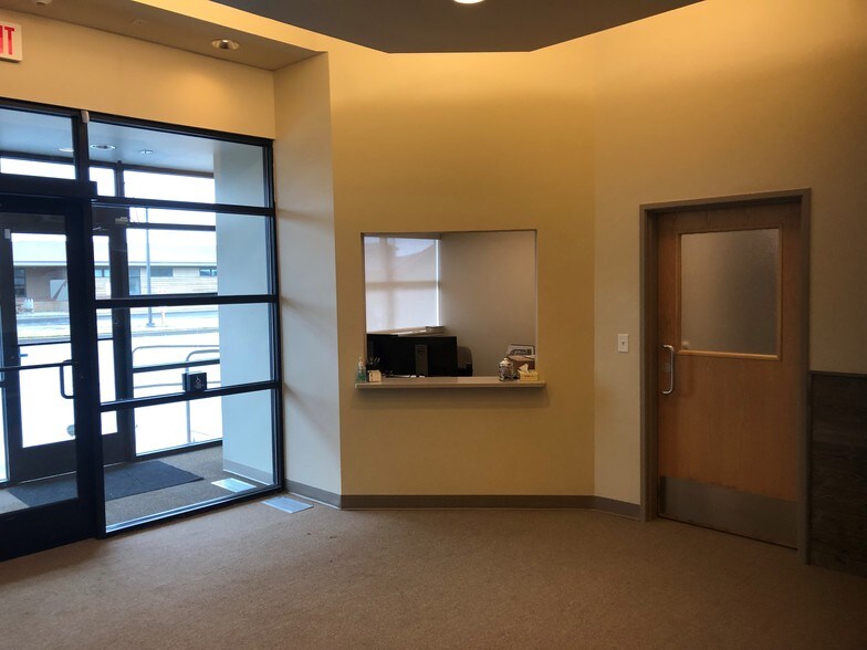 More Photos Of 111 NW Larch Ave, Redmond Office For Sale