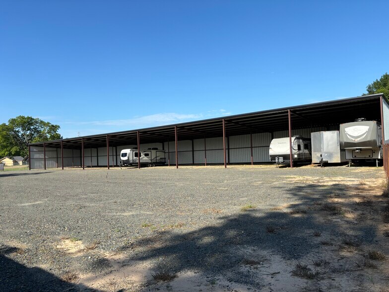 More Photos Of 504 Louise st, Atlanta Self Storage For Sale