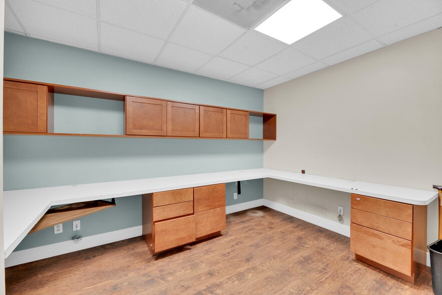 More Photos Of 224 NE 32nd Ct, Oakland Park Warehouse For Lease