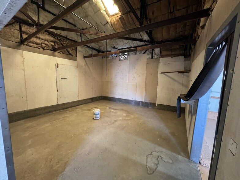 More Photos Of 1127 Chestnut St, Marysville Warehouse For Sale