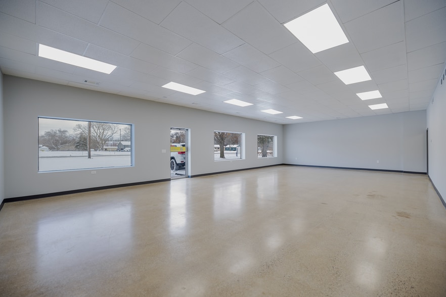 More Photos Of 21034 Chippendale Ave W, Farmington Industrial For Sale