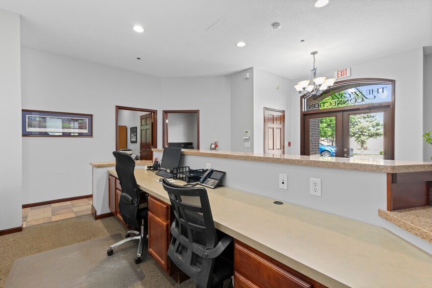 More Photos Of 9340 Hennepin Town Rd, Eden Prairie Office For Sale