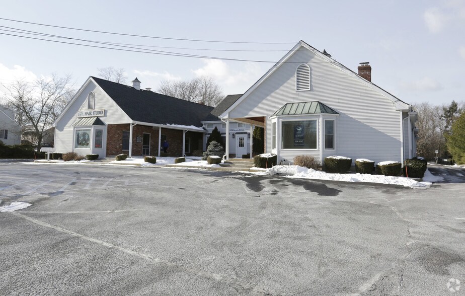 More Photos Of 32645 Main Rd, Cutchogue Office For Lease