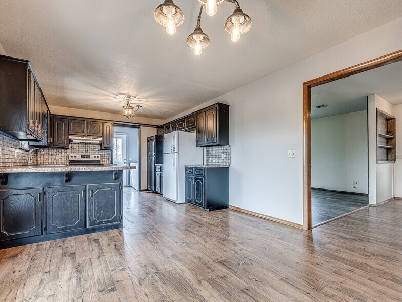 More Photos Of 980916 S Highway 18, Chandler Industrial For Sale