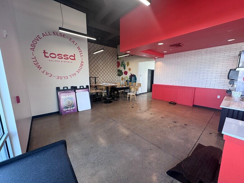 More Photos Of 665 450 N, Vineyard Storefront For Lease