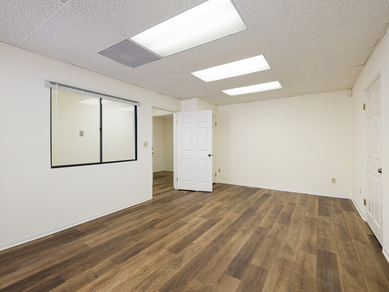 More Photos Of 302 W Grand Ave, El Segundo Office For Lease