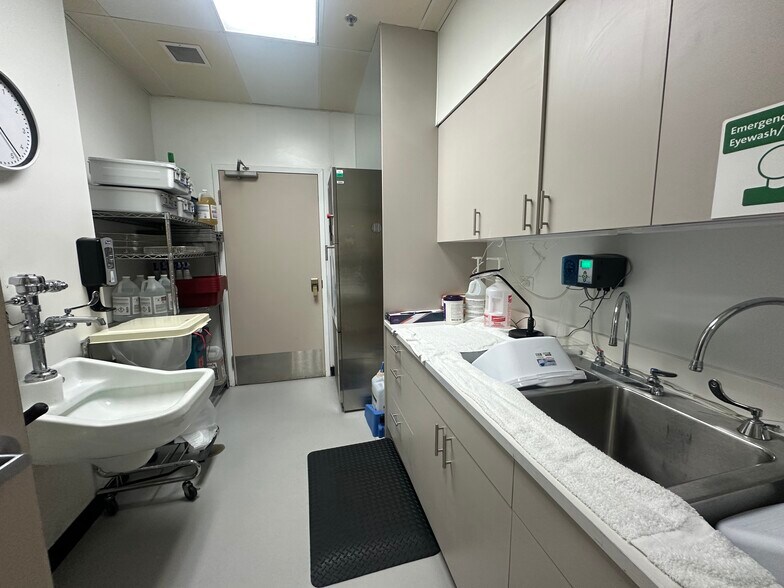 More Photos Of 1310 SE West Star Ave, Port Saint Lucie Hospital For Lease