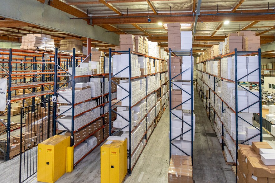 More Photos Of 900-912 E Arlee Pl, Anaheim Warehouse For Lease