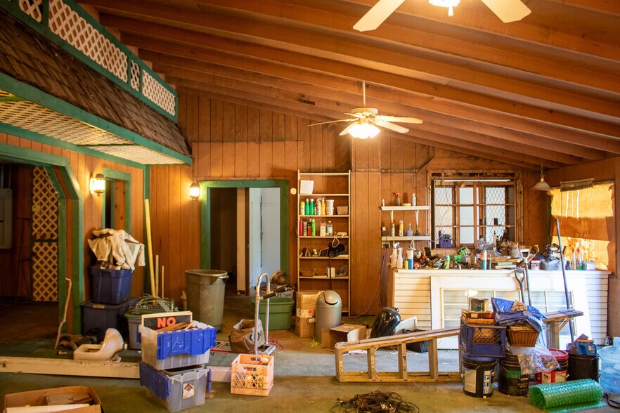More Photos Of 600 Zanesville St, Beverly General Retail For Sale