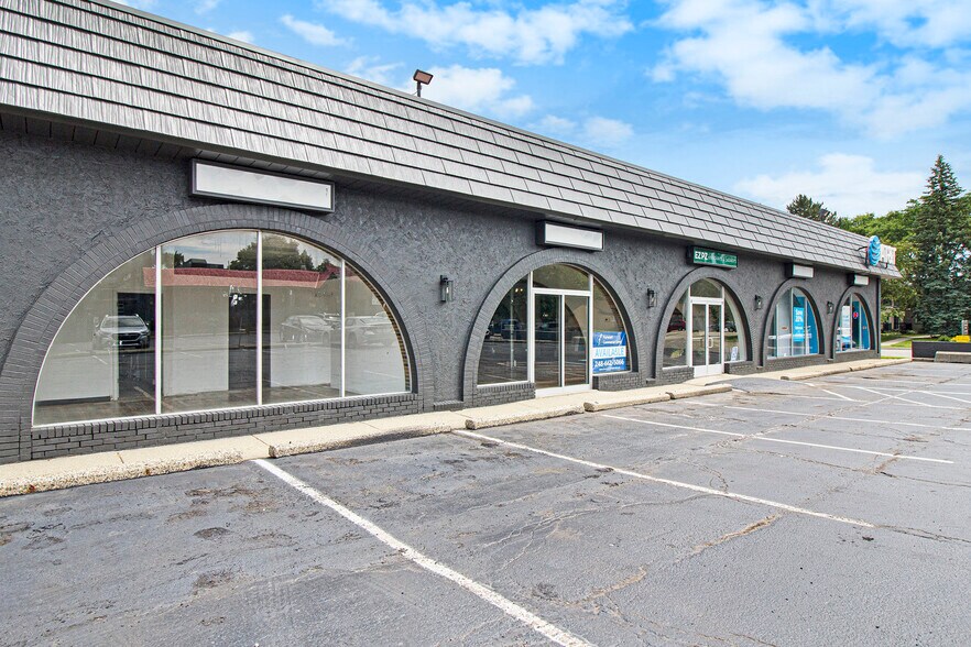 More Photos Of 1800 W 14 Mile Rd, Royal Oak Freestanding For Lease