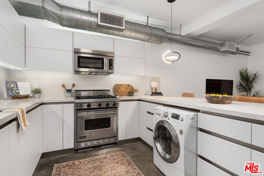 More Photos Of 1046 Princeton Dr, Venice Loft Creative Space For Sale