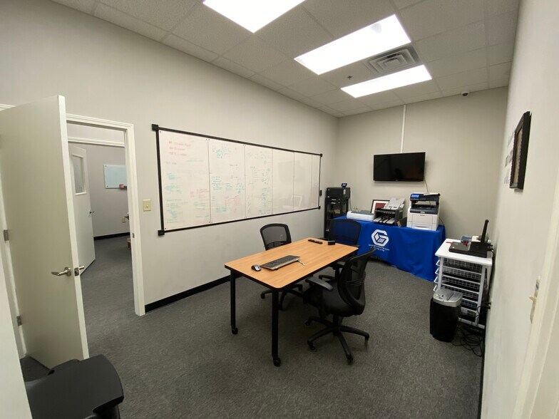 More Photos Of 8804 Caroma St, Olive Branch Flex For Lease