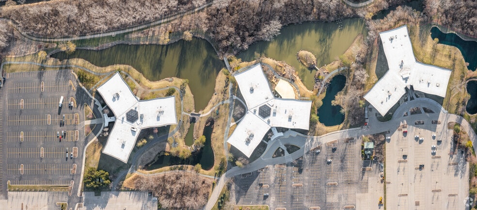 More Photos Of 2333 Waukegan Rd, Bannockburn Unknown For Lease