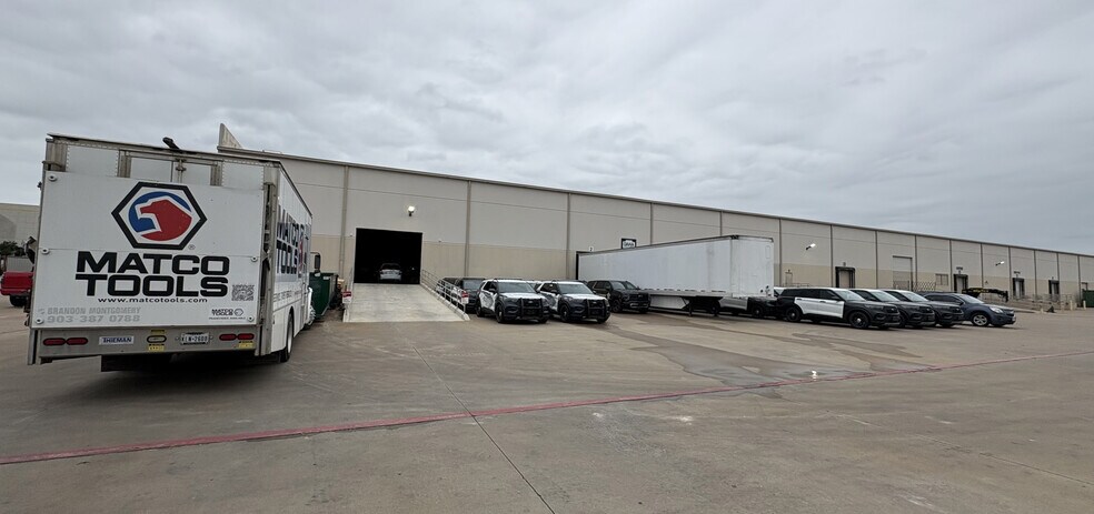 More Photos Of 800 Railhead Rd, Fort Worth Warehouse For Lease