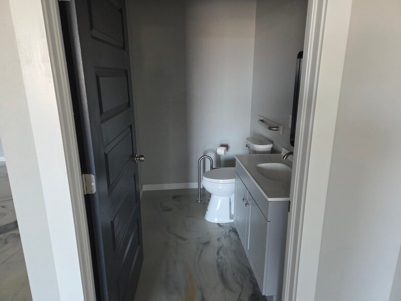 More Photos Of 708 8th st, Elgin Office For Sale