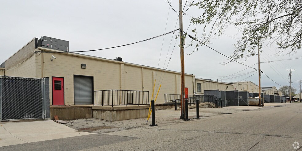 More Photos Of 4623 75th St, Kenosha Freestanding For Lease