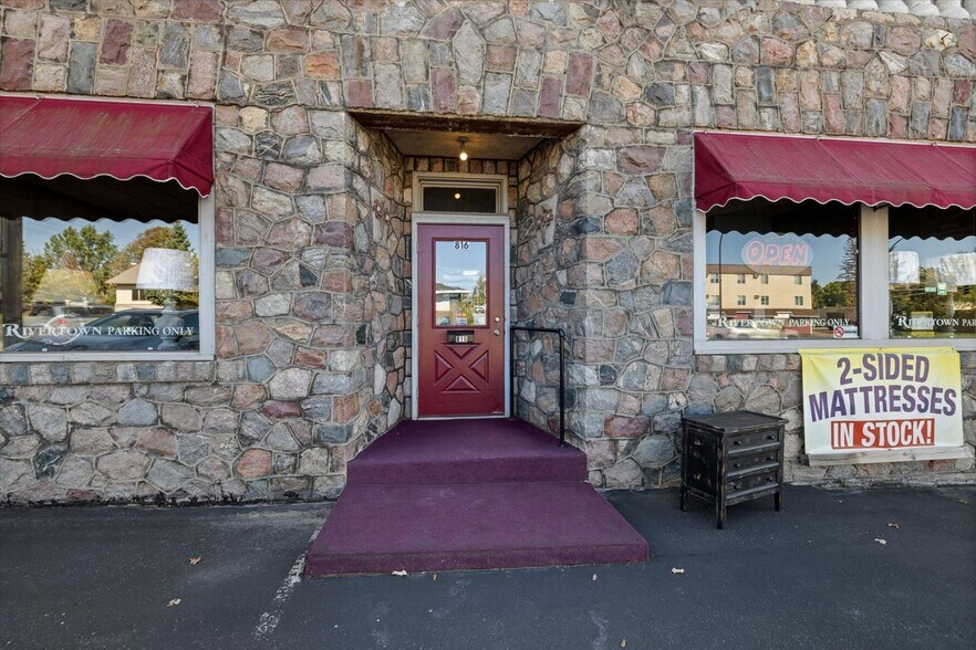 More Photos Of 816 NW 4th St, Grand Rapids General Retail For Sale