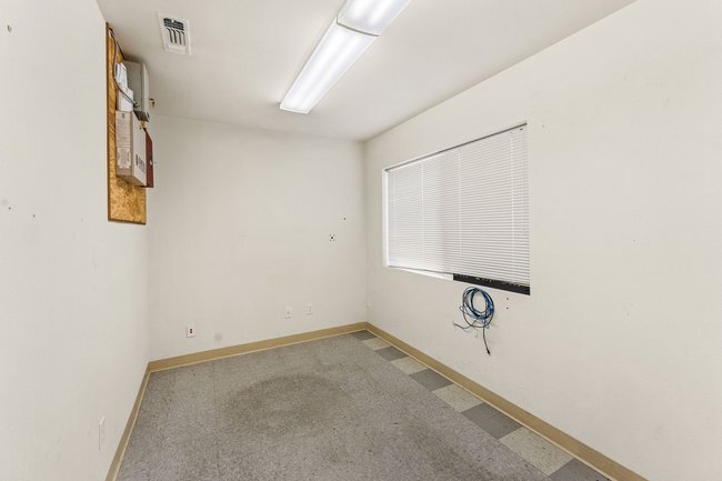 More Photos Of 1596 NW Washington Blvd, Grants Pass Industrial For Sale