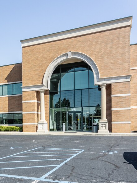 More Photos Of 555 E County Line Rd, Greenwood Medical For Lease