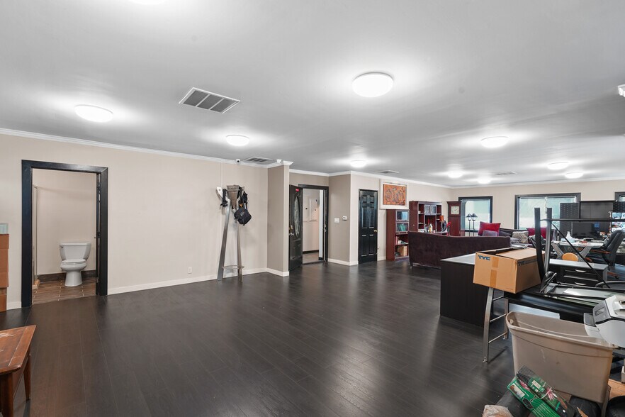 More Photos Of 7700 S Broadway, Los Angeles Office For Sale