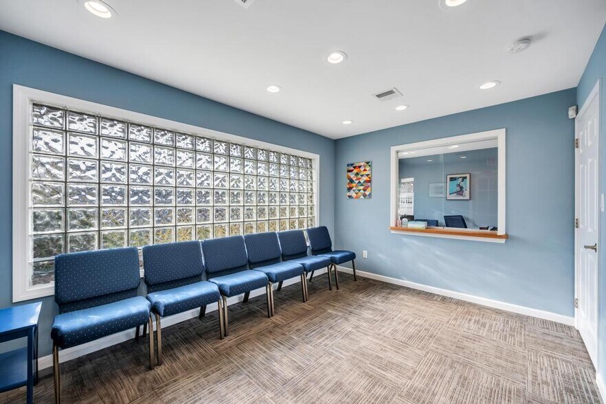 More Photos Of 760 Wellwood Ave, Lindenhurst Office For Sale