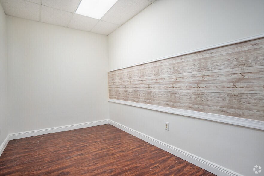 More Photos Of 11350 66th St N, Largo Office Residential For Lease