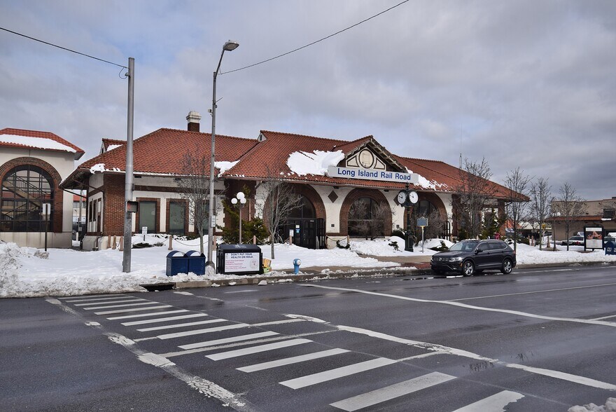 More Photos Of 20 W Park Ave, Long Beach Storefront Retail Office For Sale