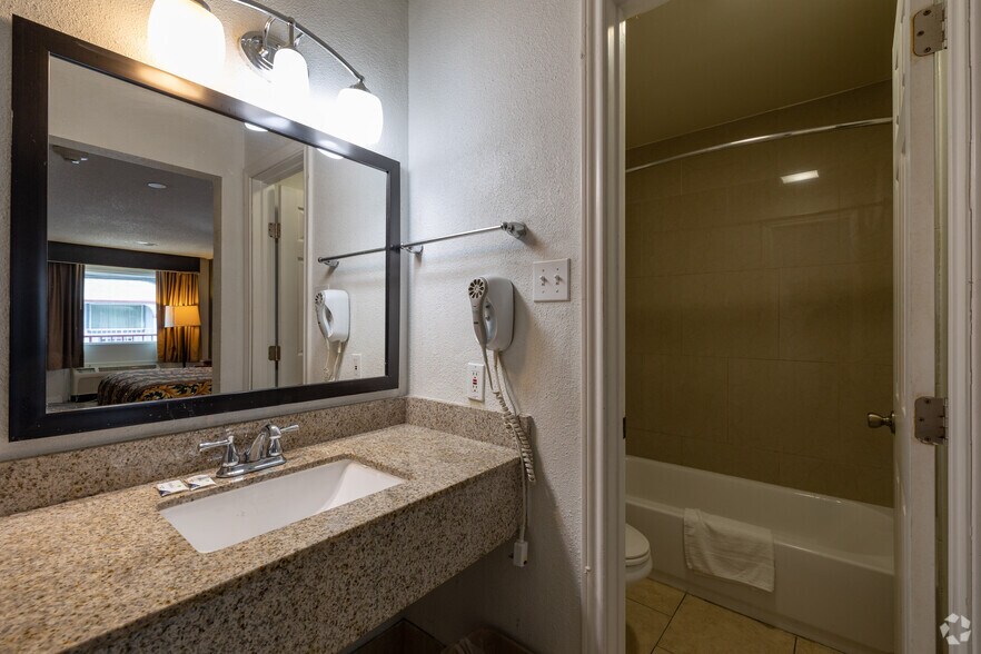 More Photos Of 28382 Southwest Fwy, Rosenberg Hotel For Sale