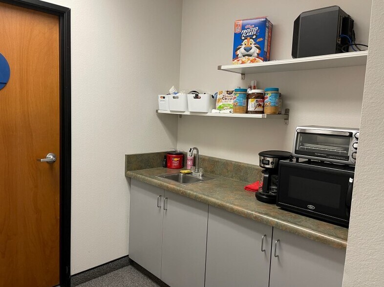 More Photos Of 192 Technology Dr, Irvine Light Distribution For Lease