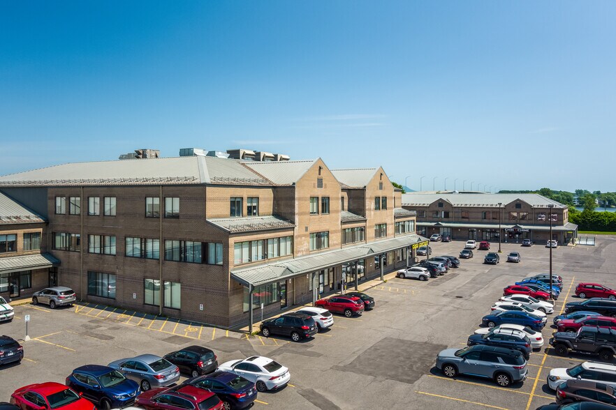 More Photos Of 315 Rue Macdonald, St-Jean Office For Lease