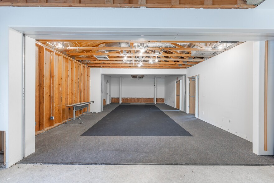 More Photos Of 2665 Glendale Valley Rd, Glendale Office For Sale