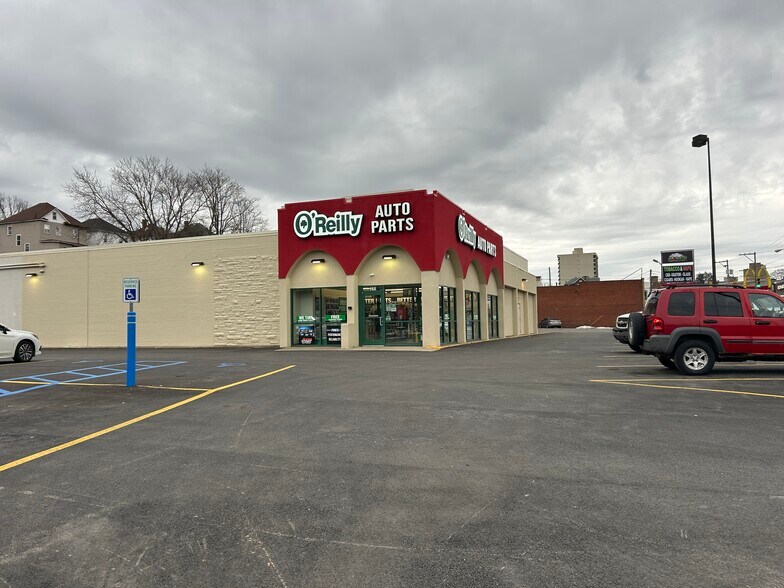 More Photos Of 788 W Pike St, Clarksburg Freestanding For Lease