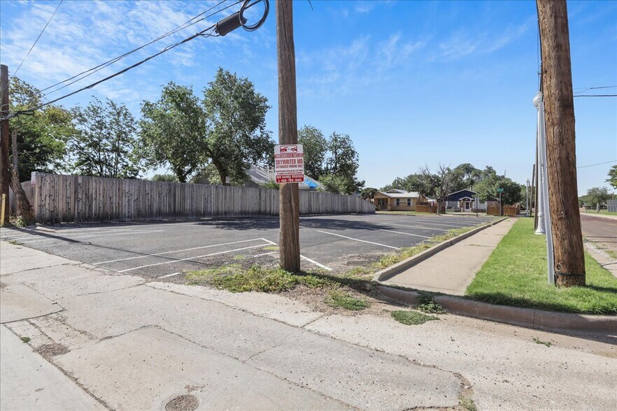More Photos Of 1921 Broadway St, Lubbock Office For Sale