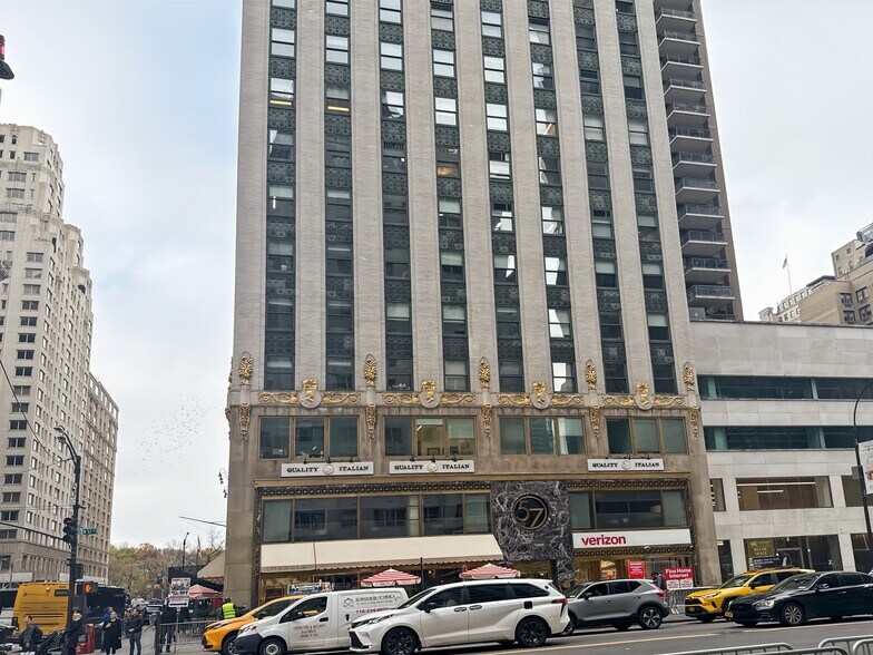 More Photos Of 57 W 57th St, New York Coworking Space