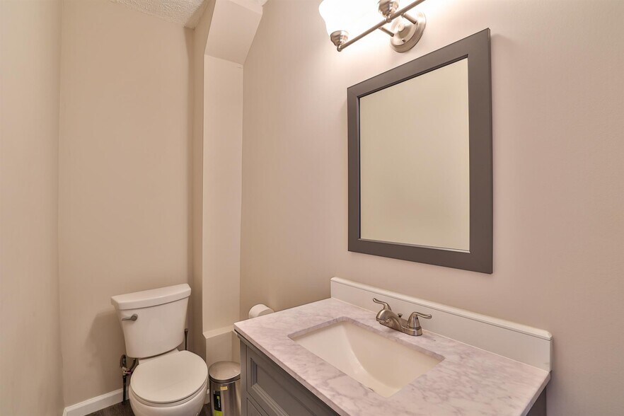 More Photos Of 2007 Madison Rd, Cincinnati Storefront For Sale