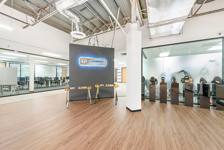 More Photos Of 25371 Commercentre Dr, Lake Forest Office For Sale