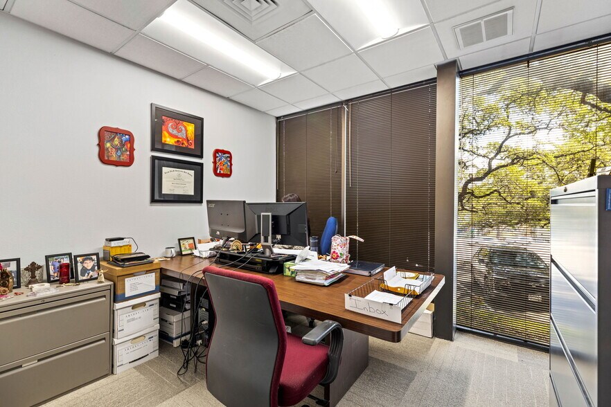 More Photos Of 5545 Fredericksburg Rd, San Antonio Office For Sale