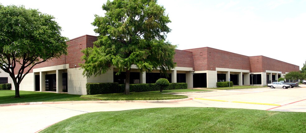 More Photos Of 12002-12046 Forestgate Dr, Dallas Showroom For Lease