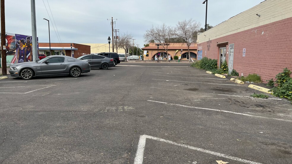 More Photos Of 5539 W Glendale Ave, Glendale Storefront Retail Office For Lease