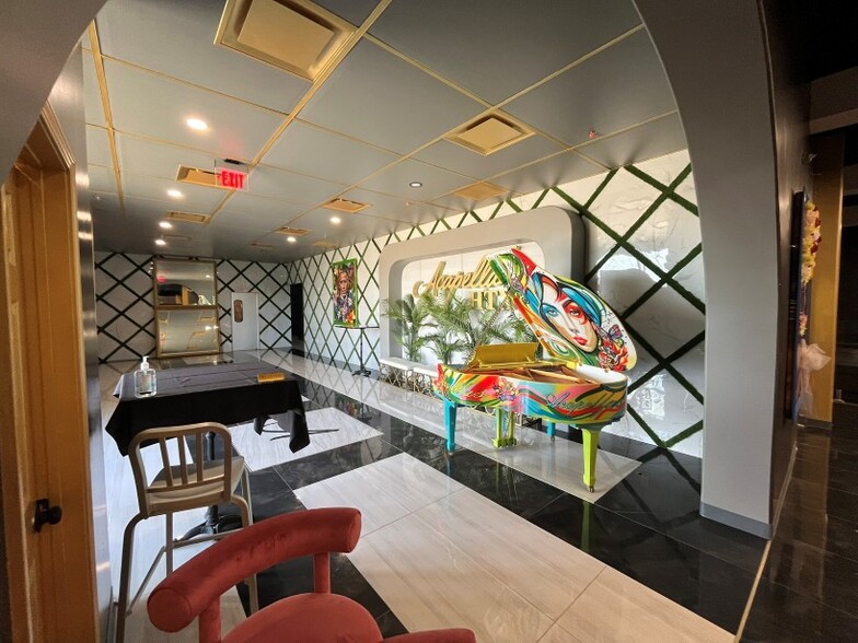 More Photos Of 1102 Delano St, Houston Storefront For Lease